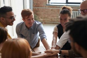 Empresas para trabalhar de jovem aprendiz em 2025 com bons benefícios