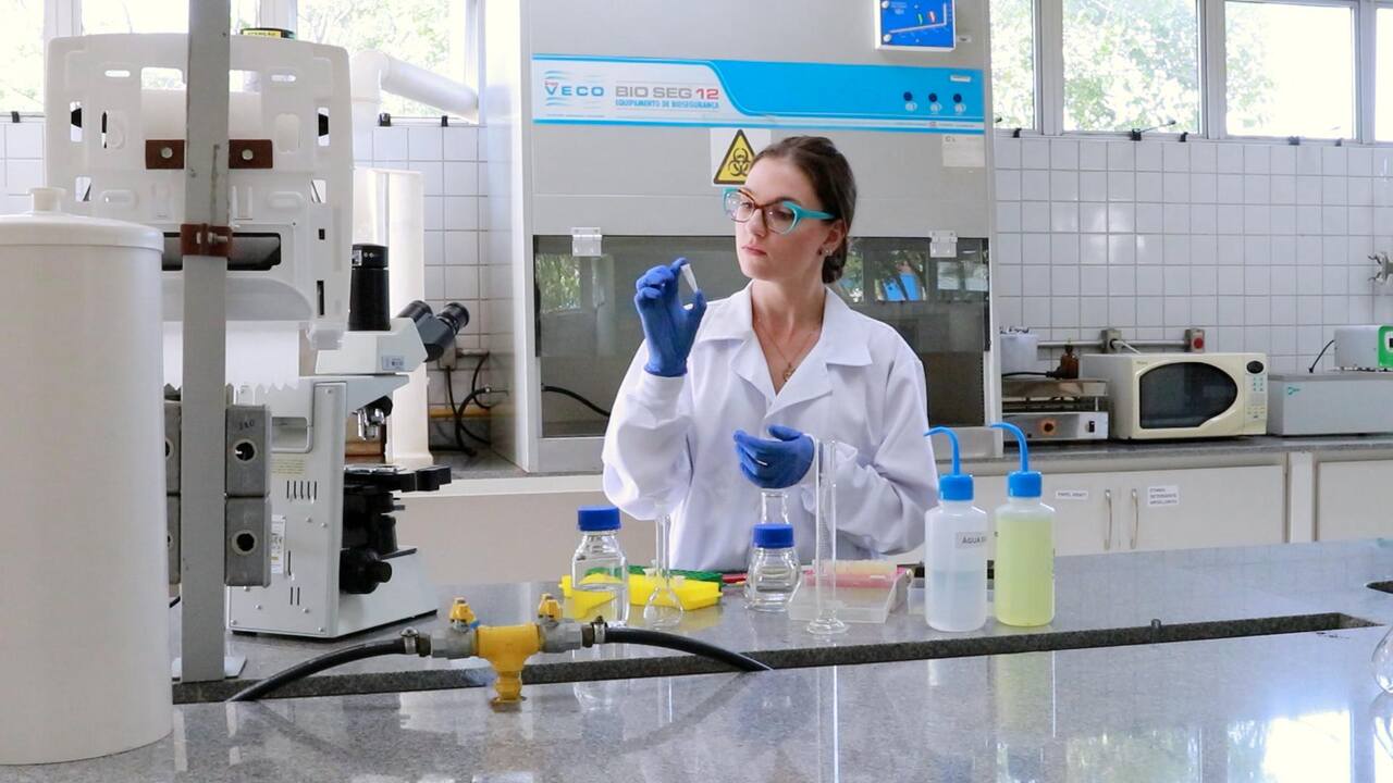 técnico em biocombustíveis no Senai