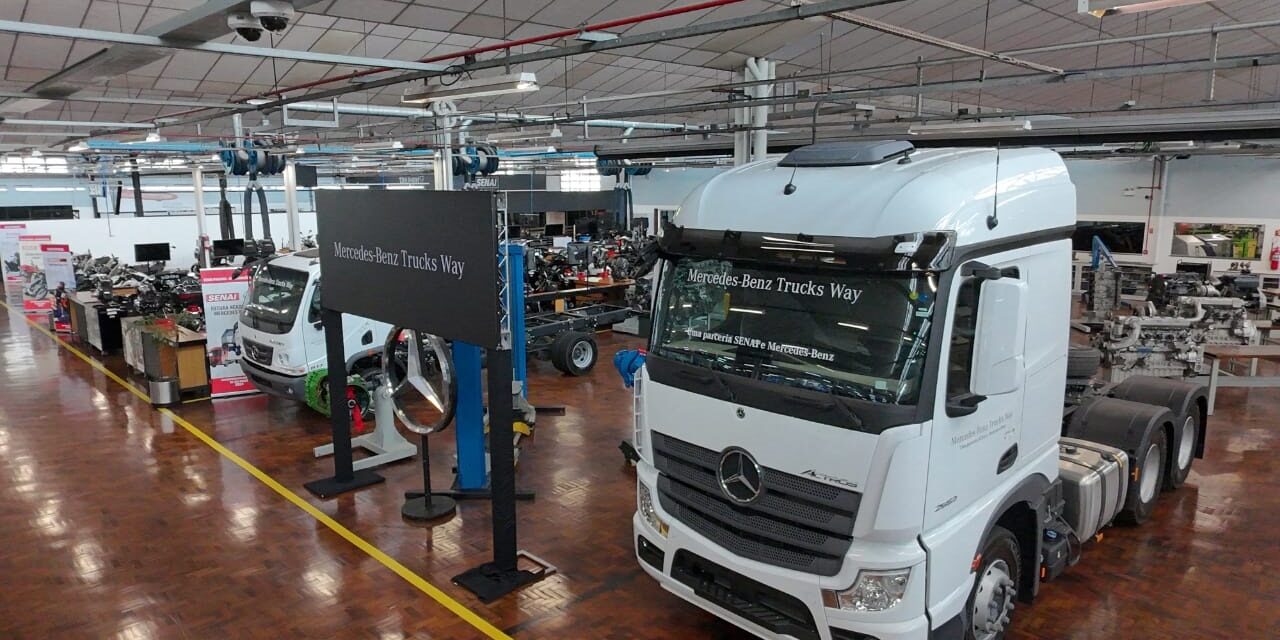 Academia Mercedes-Benz Trucks Way